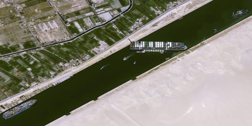 Sperrung am Suez-Kanal betrifft auch Öltanker