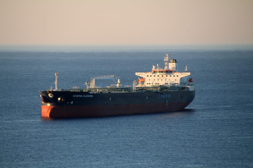 Reedereien meiden Suezkanal – droht nächster Preisschock? Heizölpreise ziehen leicht an