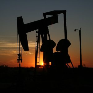 Ölmarkt schwankt zwischen Angebotssorgen und Rezessionsängsten