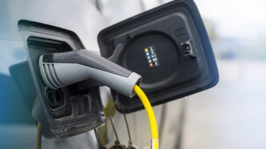 USA und Deutschland: Mehrheit will kein E-Auto kaufen – Heizölpreise am Montag günstiger
