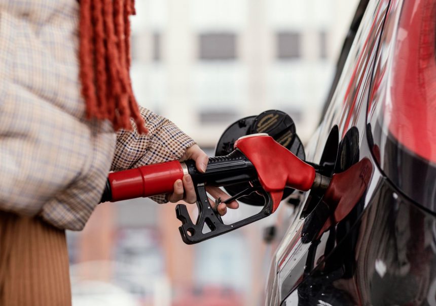 Frankreich: Ölindustrie soll Benzin zum Selbstkostenpreis verkaufen – Preisabschläge beim Heizöl